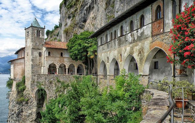 L’Eremo di Santa Caterina del Sasso: incantevole monastero a picco sul Lago Maggiore