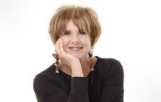 Lella Costa a Milano con lo spettacolo "Questioni di cuore"