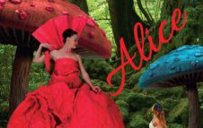 Momix a Milano nel 2021 con "Alice… Alice… Alice": acrobazia e danza nel Paese delle Meraviglie