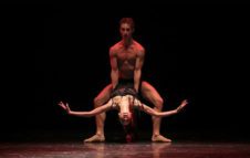 "La vie en Rose - Bolero": il Balletto di Milano al Teatro Nuovo omaggia Charles Aznavour