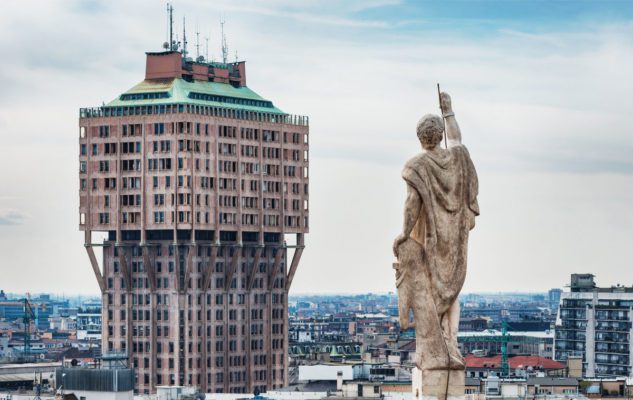 La Torre Velasca di Milano: spettacolare esempio del Razionalismo Italiano