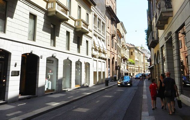 Via Montenapoleone, il cuore pulsante del prêt-à-porter di Milano