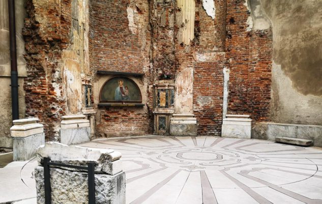 Pavimento ritrovato della cappella di Santa Maria alla Porta a Milano