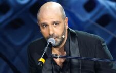 Checco Zalone a Milano nel 2022/2023 con lo spettacolo "Amore + Iva"