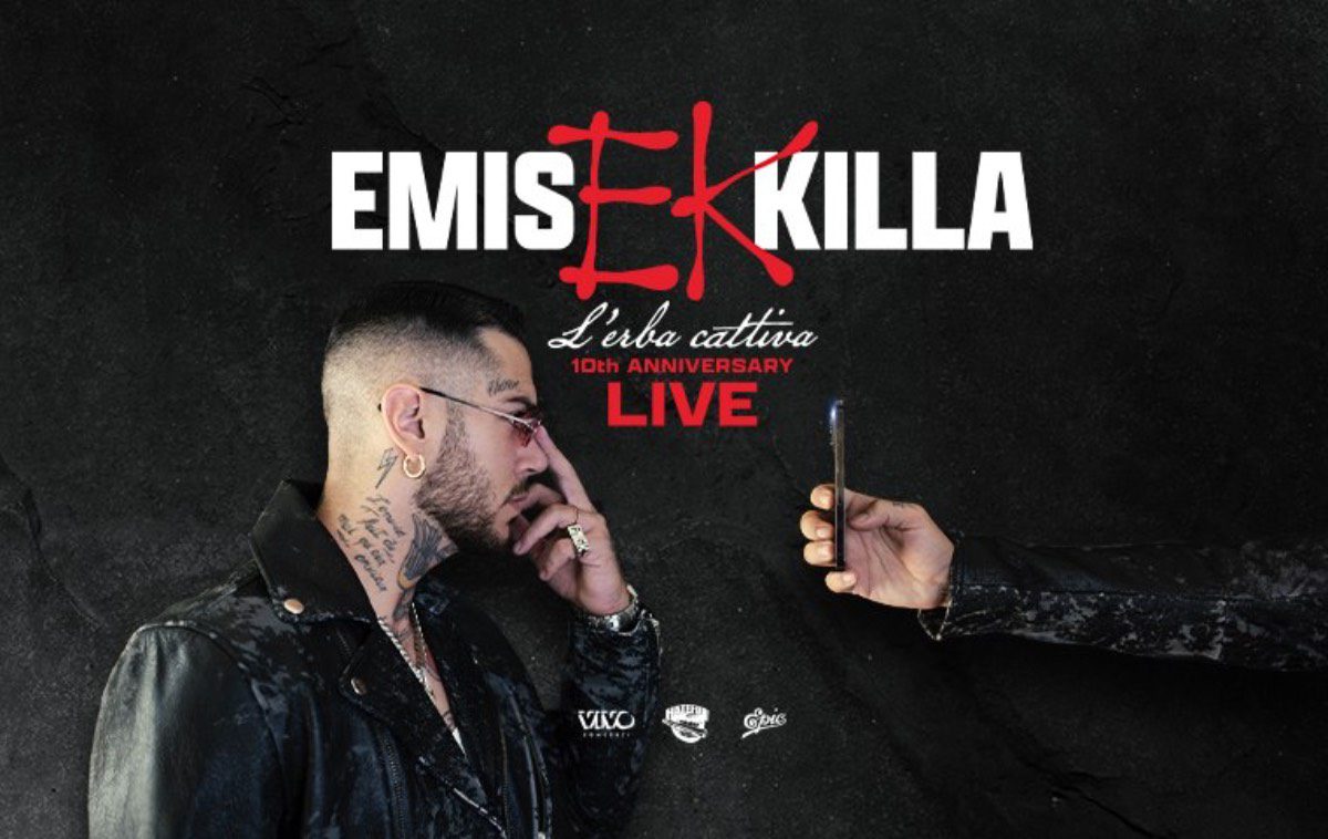 Emis Killa a Milano nel 2022 con il concerto che celebra i 10 anni di