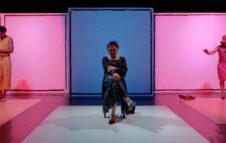 "La donna seduta" al Teatro Litta di Milano nel 2023: date e biglietti