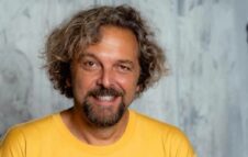 Antonio Ornano a Milano nel 2023 con “Maschio caucasico irrisolto”: date e biglietti
