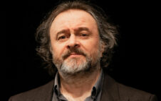 Natalino Balasso in scena al Teatro Carcano con il suo "Giovanna dei disoccupati"