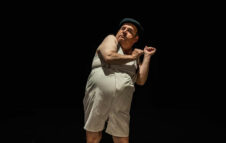 “Fantozzi - Una tragedia”: il mito di Paolo Villaggio in scena al Teatro Carcano di Milano