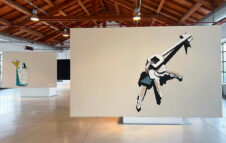 “Macro Pop” a Milano: la mostra gratuita con le tele monumentali di Luca Vernizzi