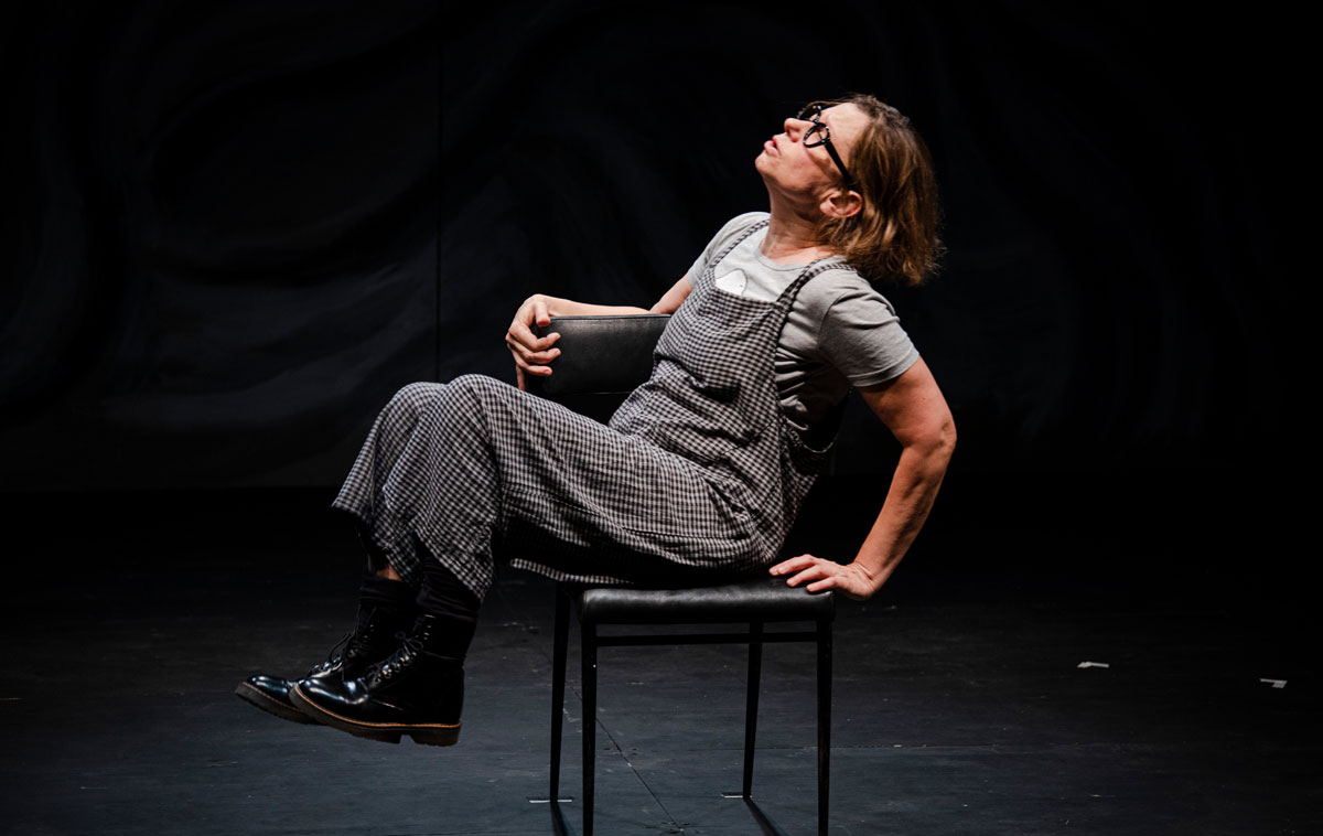 Monica Bonomi in “Tutta casa, letto e chiesa”
