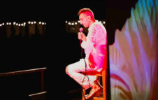 “Canzoni, la vita”: in scena a Milano lo spettacolo con le melodie che hanno fatto la storia