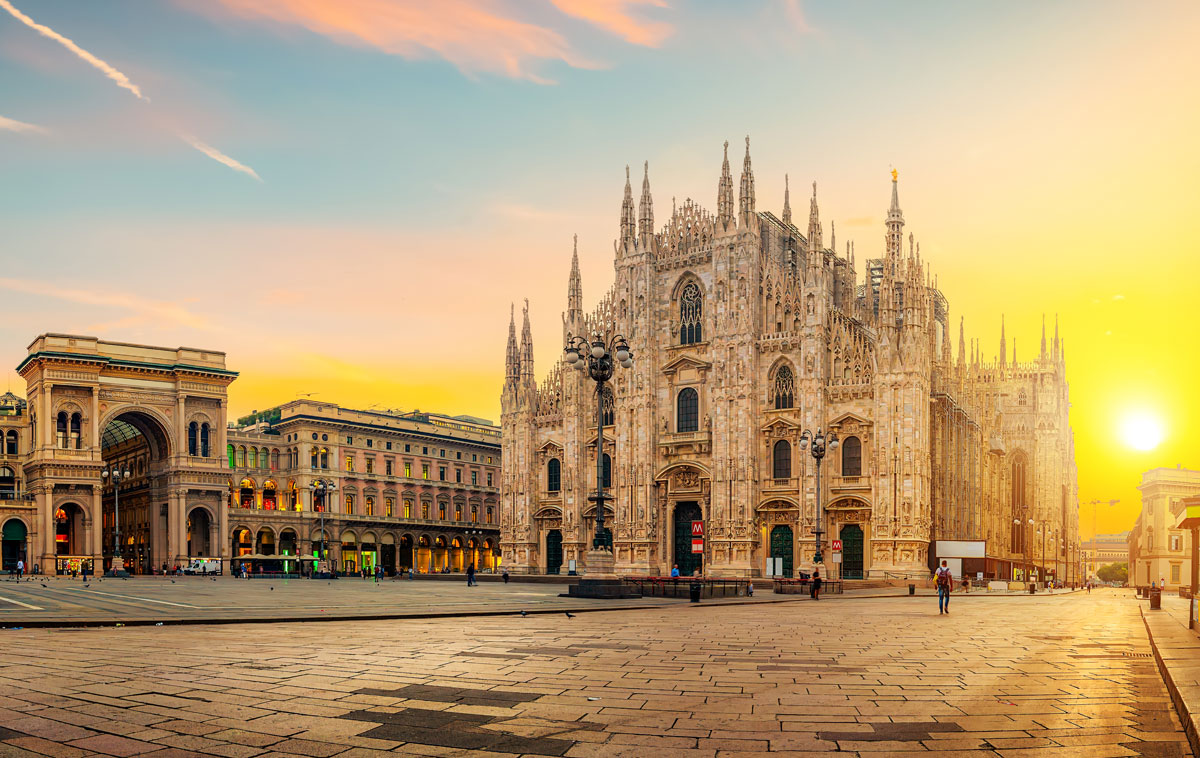 La colazione-baratto di Maurizio Cattelan in Piazza Duomo