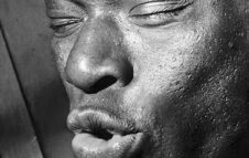 “Il ritmo dell’occhio”: in mostra gratis a Milano le foto inedite di Don Bronstein