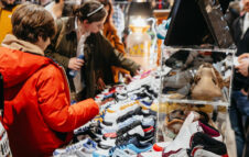 Abbigliamento second hand, vinili rari e sneakers introvabili: arriva a Milano il Mini East