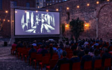 Scendi c’è il Cinema: 5 settimane di cinema e teatro a costo zero nei cortili del Giambellino