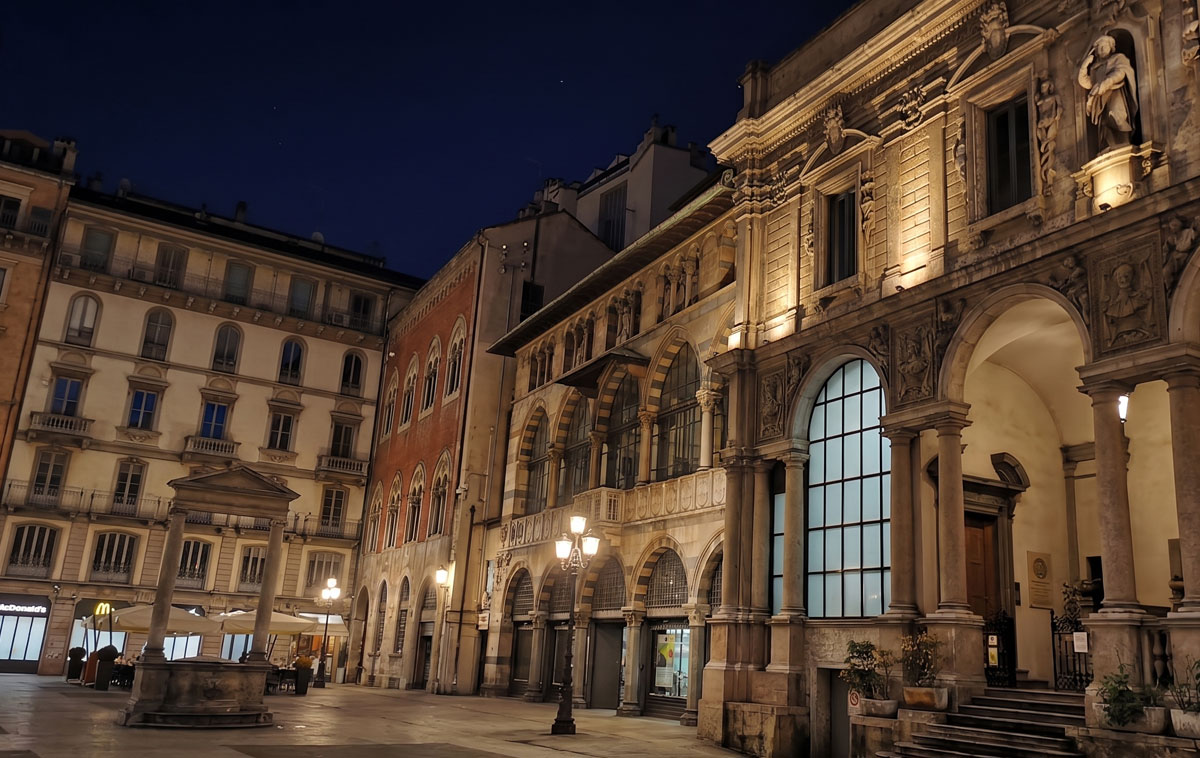 Piazza dei Mercanti a Milano