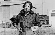 Milano celebra Oriana Fallaci con una grande mostra a Palazzo Reale tra foto inedite e manoscritti