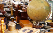 Il Mercatone dell’Antiquariato torna a Milano tra mobili d’epoca, gioielli antichi e fumetti rari